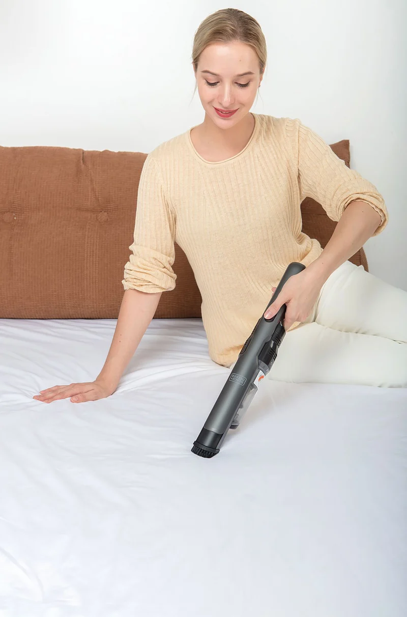 BLACK & DECKER 12V Brushless Hand Vacuum Black