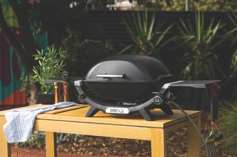 Weber Q 2000N LP Midnight Black