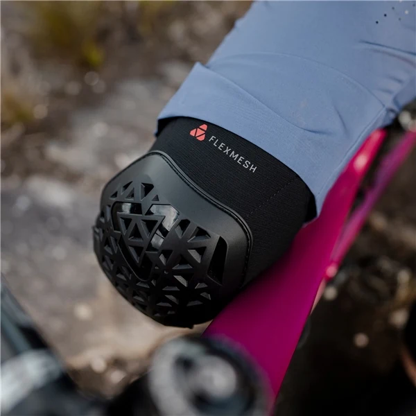 LEATT Flexmesh Knee Guard (496286)