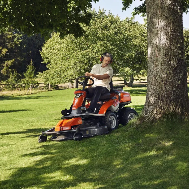 Tracteur tondeuse Rider à coupe frontale HUSQVARNA R316TX