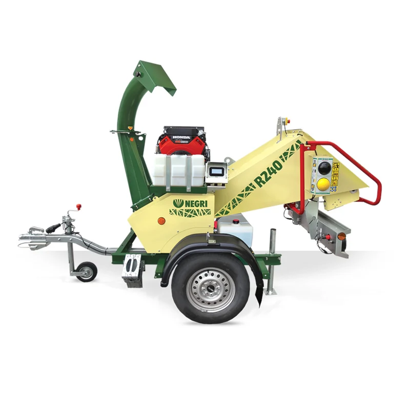 Broyeur de branches thermique sur remorque NEGRI R240BHHP210N
