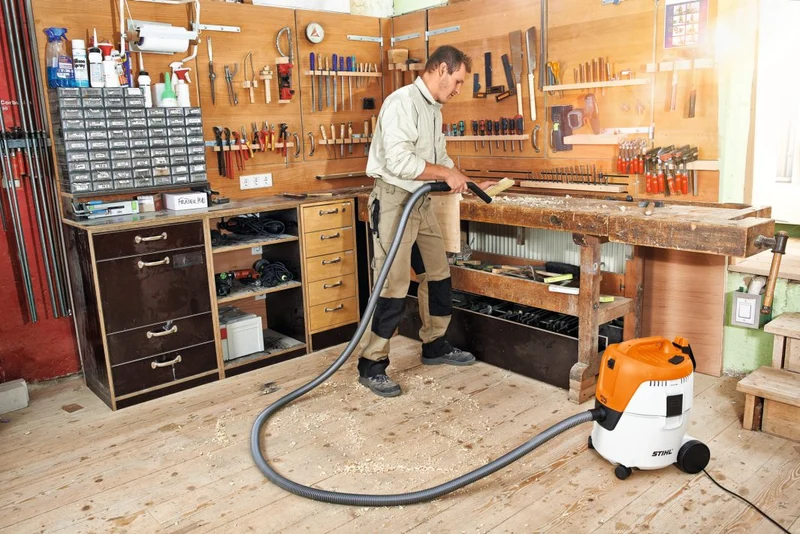 Aspirateur eau et poussière STIHL SE 62
