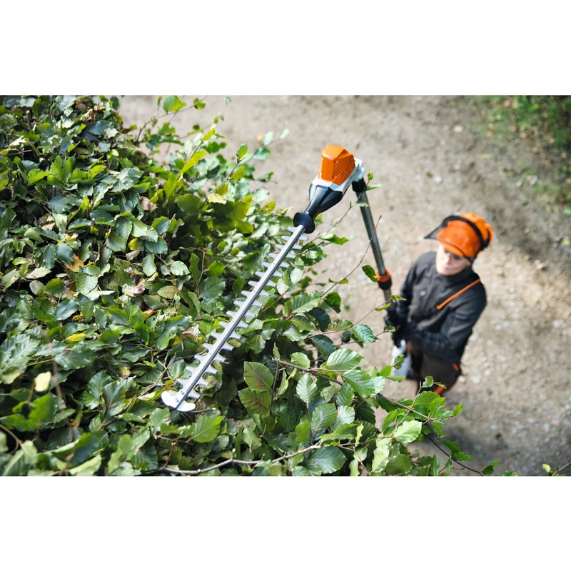 Taille-haie à batterie sur perche télescopique STIHL HLA 86