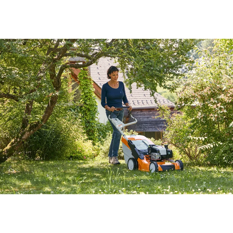 Tondeuse tractée thermique STIHL RM 650 VS
