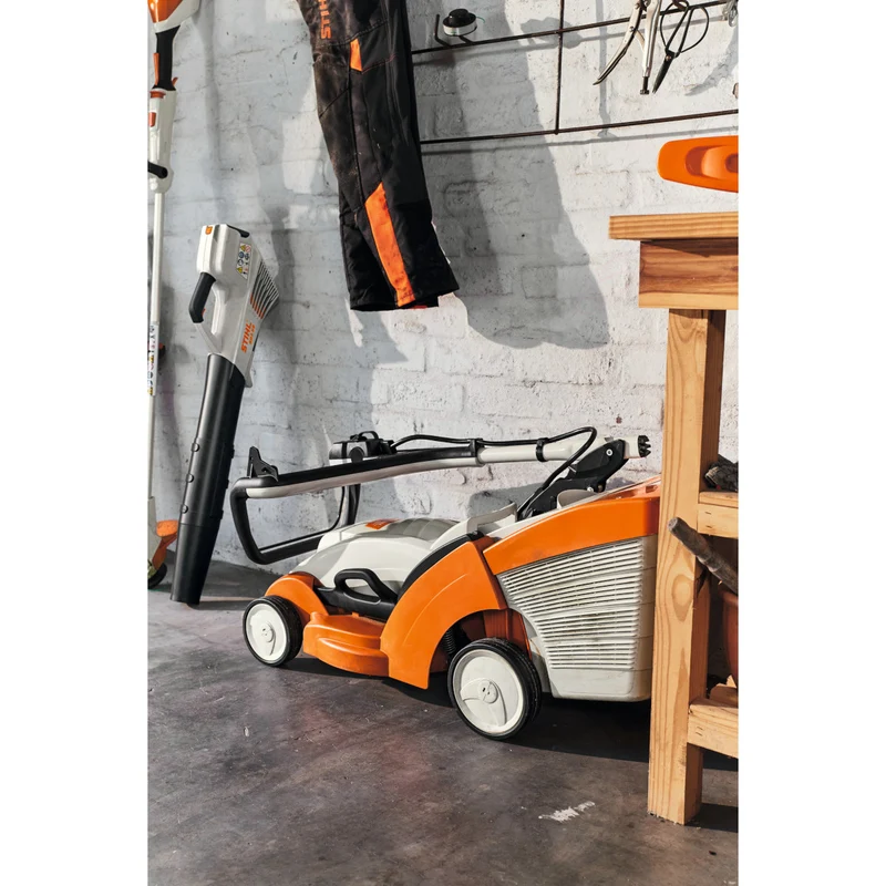 Tondeuse à batterie poussée AK System STIHL RMA 239 C Pack