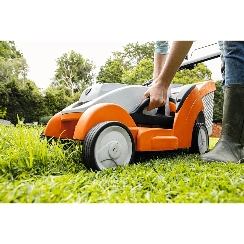 Tondeuse à batterie poussée AK System STIHL RMA 239 C Pack