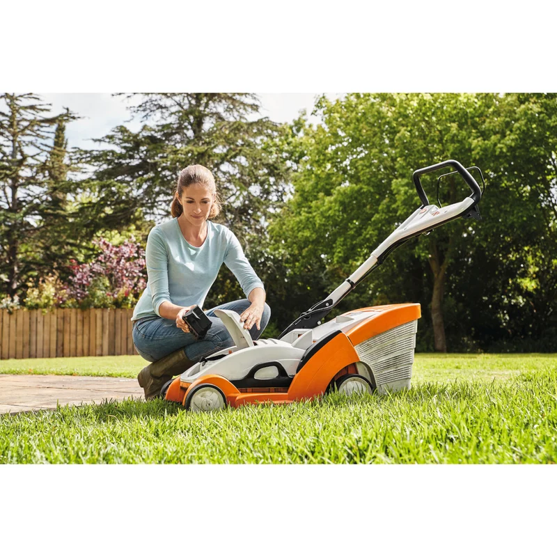 Tondeuse à batterie poussée AK System STIHL RMA 239 C Pack