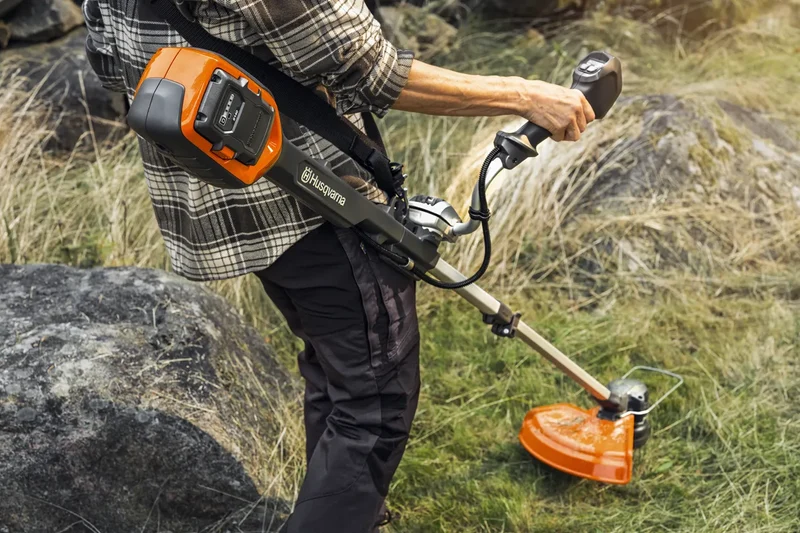 220IR PACK DÉBROUSSAILLEUSE À BATTERIE HUSQVARNA