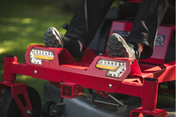 Zero turn – 107cm avec 6 batteries 82V 5Ah