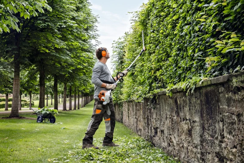 Taille-haie sur perche thermique STIHL HL 94 C-E