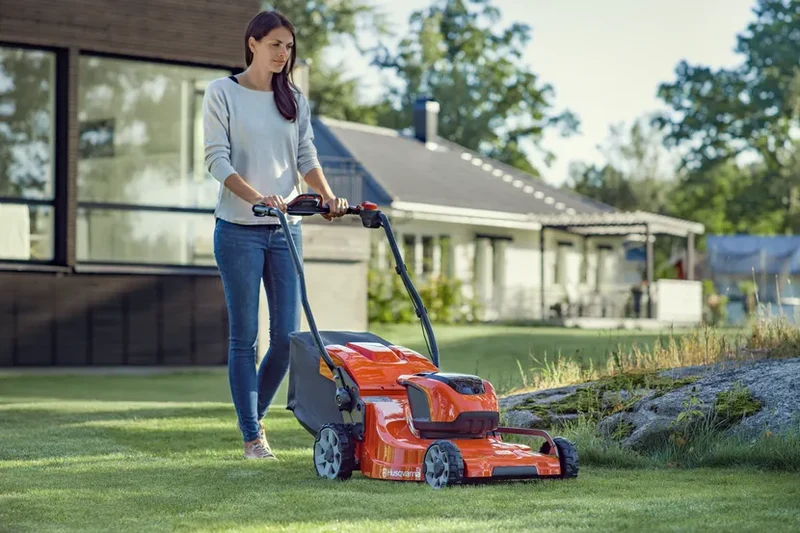 Tondeuse gazon HUSQVARNA LC353iVX