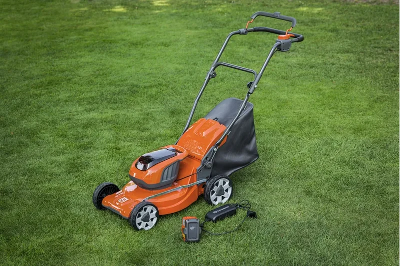 Tondeuse gazon - HUSQVARNA LC137i - PACK - avec batteries et chargeur